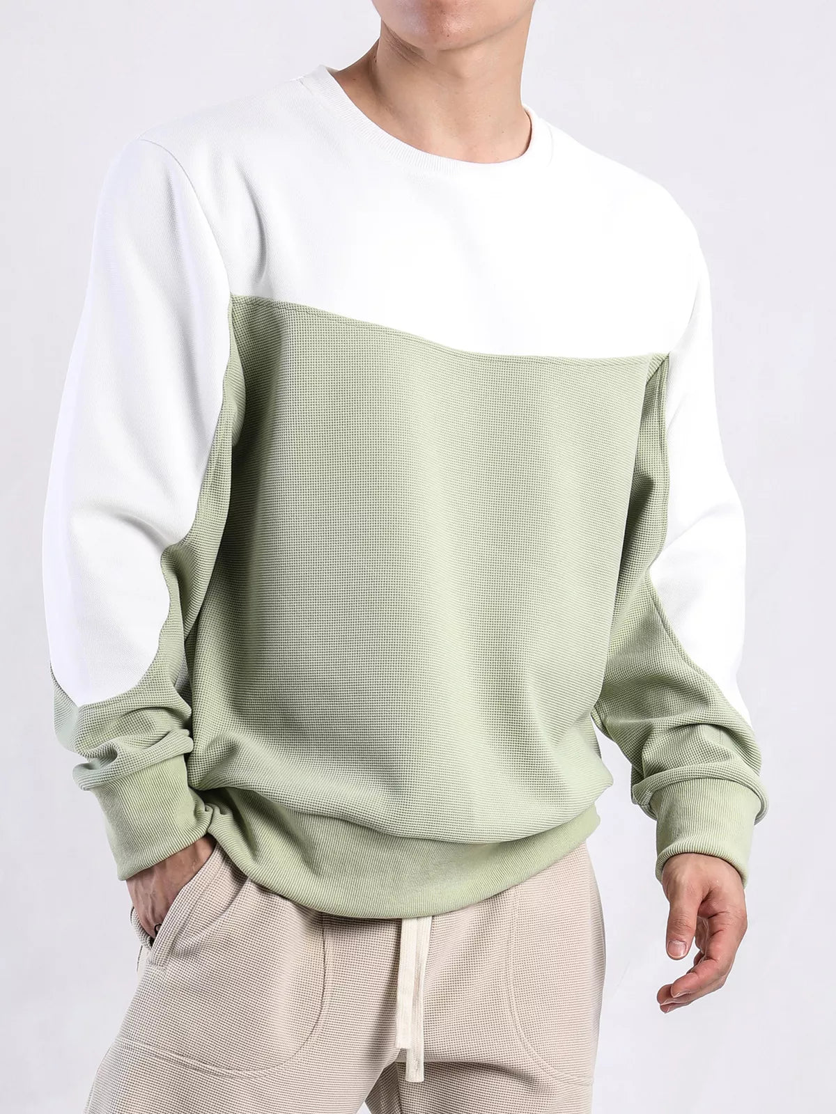 Herrenpullover zweifarbig, grün-weiß, langarm, Baumwolle, lässig, modisch, bequem.