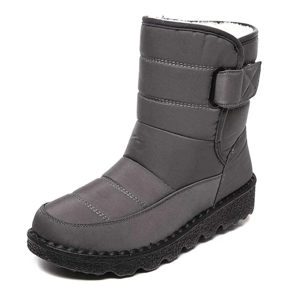 Grauer Winterstiefel mit Klettverschluss, rutschfester Sohle und warmem Innenfutter. Ideal für kalte Tage. Damenstiefel, wasserdicht, bequem.