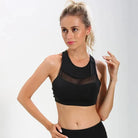 Schwarzer Sport-BH mit dekorativem Mesh-Einsatz, ideal für Fitness und Yoga. Atmungsaktiv, bequem und stilvoll für aktive Frauen.