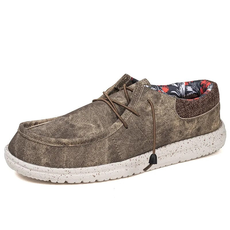 Herren-Slipper aus Canvas, braun, leicht, bequem, modisch. Ideal für Freizeit und Alltag. Trendige, rutschfeste Sohle. Perfekt für den Sommer.