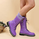 Lila Damenstiefel mit Schnürung, gesteppter Textur und robuster Sohle. Modische, bequeme Stiefel für Herbst und Winter. Ideal für trendige Outfits.