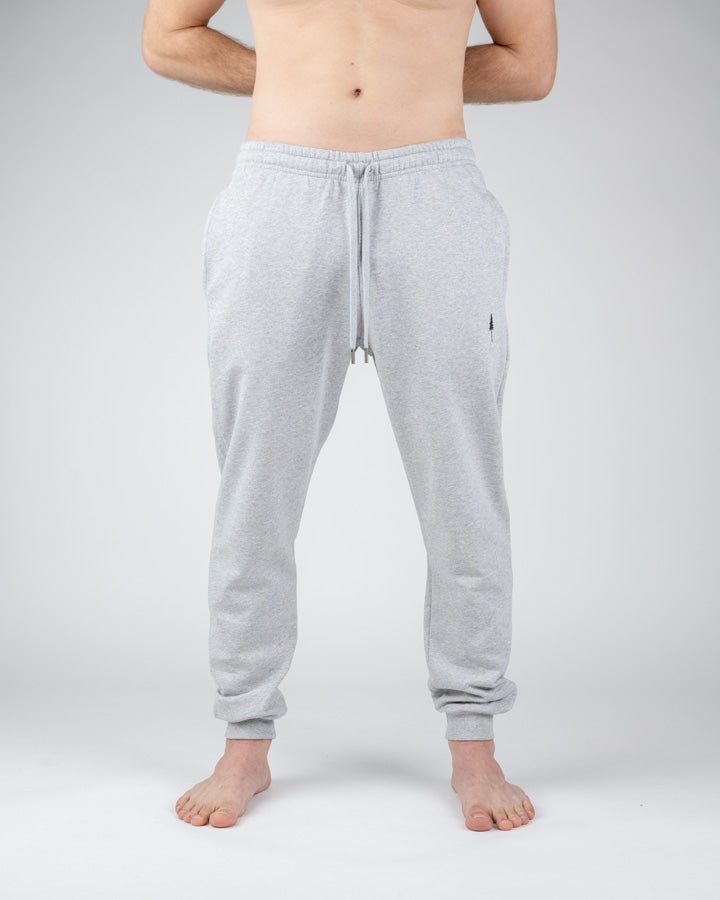 Graue Jogginghose für Herren, bequem und stilvoll, ideal für Sport und Freizeit. Hochwertige Baumwolle, elastischer Bund, modernes Design.