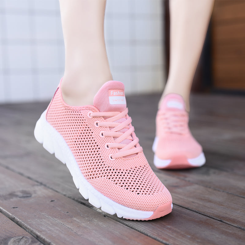 Damen Sneaker in Rosa, atmungsaktiv und leicht, ideal für Freizeit und Sport. Modischer Look mit weißer Sohle. Perfekt für den Sommer.