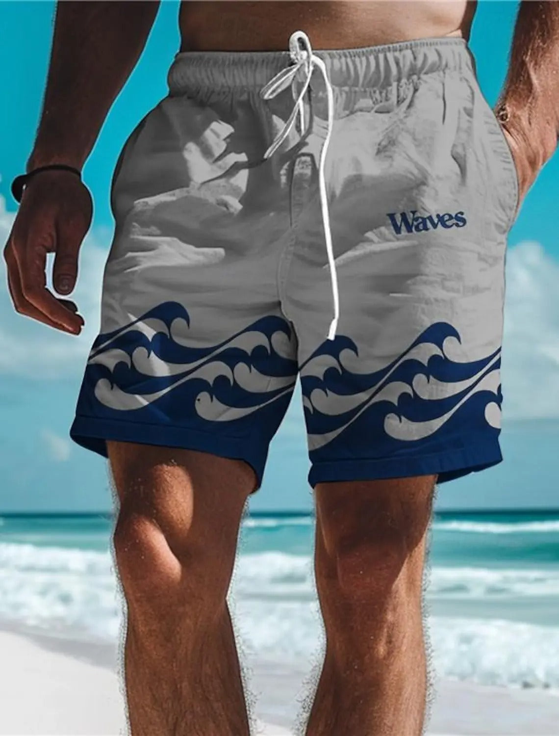 Graue Badeshorts mit blauen Wellenmuster, Herrenmode, Strandbekleidung, Sommertrends.