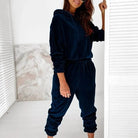 Damen Velours-Sweatshirt-Set in Marineblau, bequem und stilvoll, ideal für Freizeit und Sport. Perfekt für modische, entspannte Outfits.