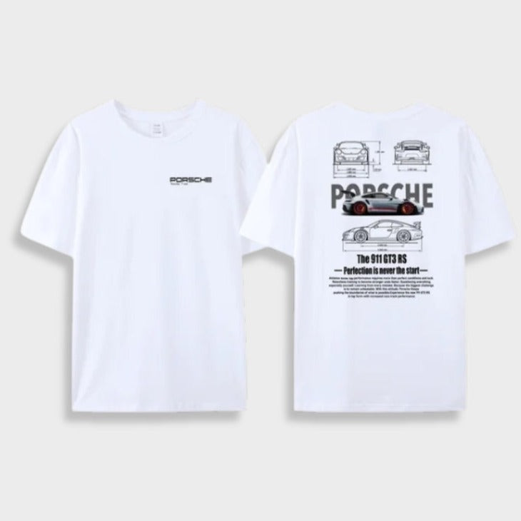 Weißes Porsche T-Shirt mit GT3 RS Design, Auto-Illustrationen und Schriftzug. Perfekt für Auto-Enthusiasten und Porsche-Fans. Hochwertige Baumwolle.