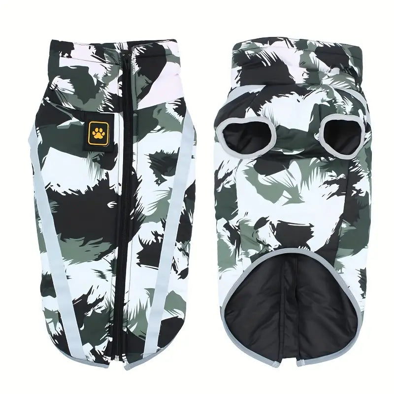 Camouflage Hundemantel mit reflektierenden Streifen, wasserdicht und warm, ideal für Outdoor-Aktivitäten. Perfekt für kleine bis mittelgroße Hunde.