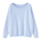 Hellblauer Pullover aus Baumwolle, lässiger Schnitt, ideal für Damenmode. Perfekt für Frühling und Herbst. Bequem und stilvoll.