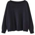 Schwarzer Oversize-Pullover aus Baumwolle, ideal für Herbstmode. Bequemes Design, vielseitig kombinierbar, perfekt für lässige Outfits.