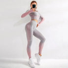 Zweifarbiges Sportset in Rosa und Grau, nahtloses Design, ideal für Fitness und Yoga. Hochwertige Damen-Sportbekleidung, modisch und bequem.